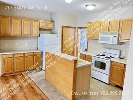 717 Smith Ave S in St. Paul, MN - Building Photo