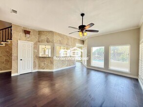 9120 Nob Hill Dr in North Richland Hills, TX - Foto de edificio - Building Photo