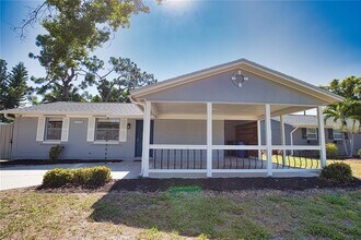1056 Venetian Pkwy in Venice, FL - Building Photo - Building Photo