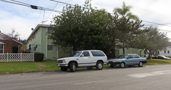 700-706 Chestnut Ave in Los Angeles, CA - Building Photo - Building Photo