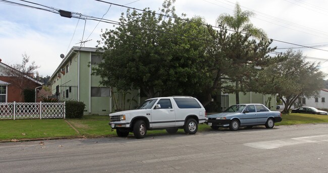 700-706 Chestnut Ave in Los Angeles, CA - Foto de edificio - Building Photo