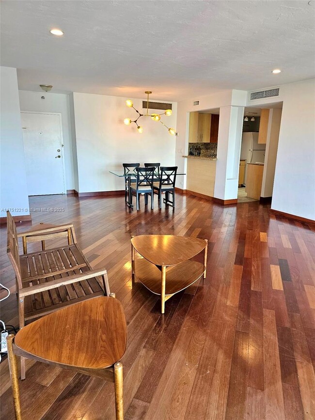 2451 Brickell Ave, Unit 11L in Miami, FL - Foto de edificio - Building Photo