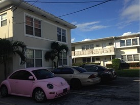 7530 Dickens Ave Apartamentos