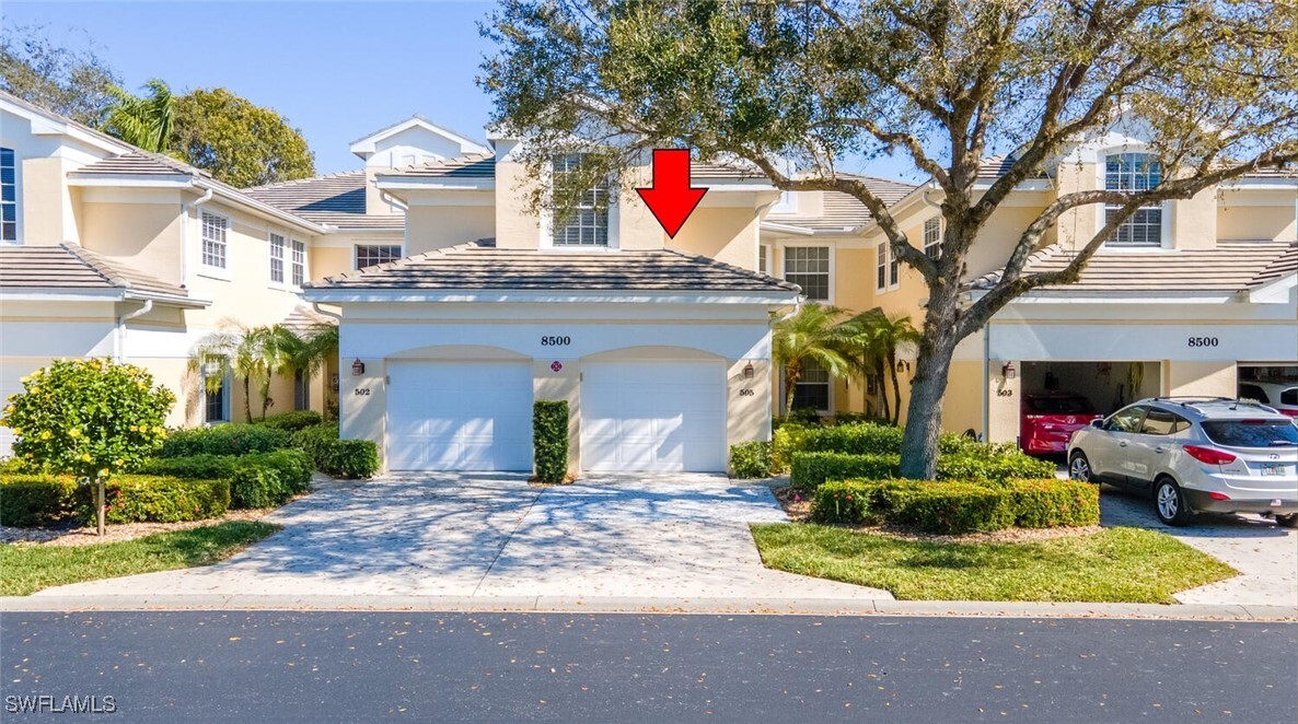 8500 Mystic Greens Way in Naples, FL - Foto de edificio