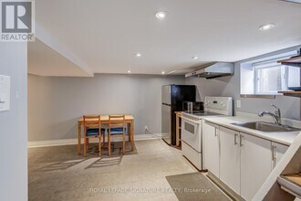 7 Edmund Ave in Toronto, ON - Building Photo - Building Photo