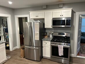 11 Lewis Ave, Unit 1 in Norwood, MA - Foto de edificio - Building Photo