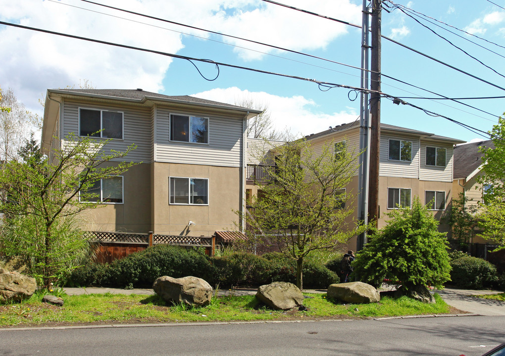 Mountlake Apartments in Seattle, WA - Building Photo