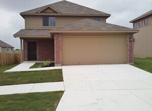 10607 Hunters Pond in San Antonio, TX - Building Photo - Building Photo