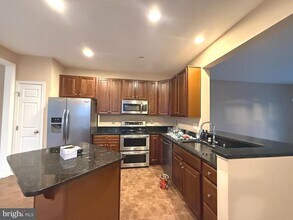 60 Deerbrook Dr in Charles Town, WV - Foto de edificio - Building Photo