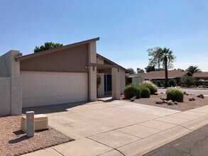 2301 N 87th Way in Scottsdale, AZ - Foto de edificio - Building Photo