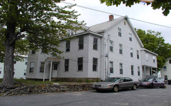 11 Oak Ave in Leominster, MA - Building Photo