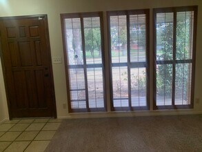 5536 Winding Way in Carmichael, CA - Building Photo - Building Photo