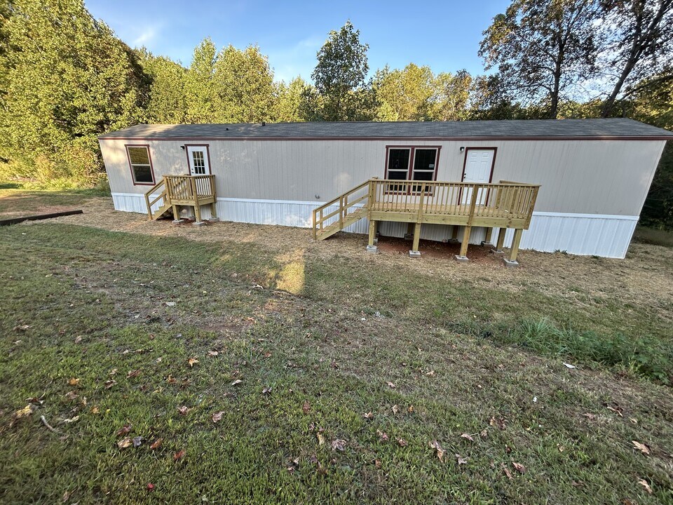 82 Donna Ln in Clermont, GA - Building Photo