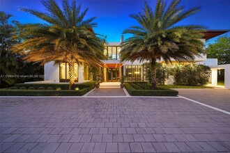 6255 SW 110th St in Pinecrest, FL - Building Photo - Building Photo