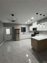 19 E Iris Ave in McAllen, TX - Building Photo - Building Photo