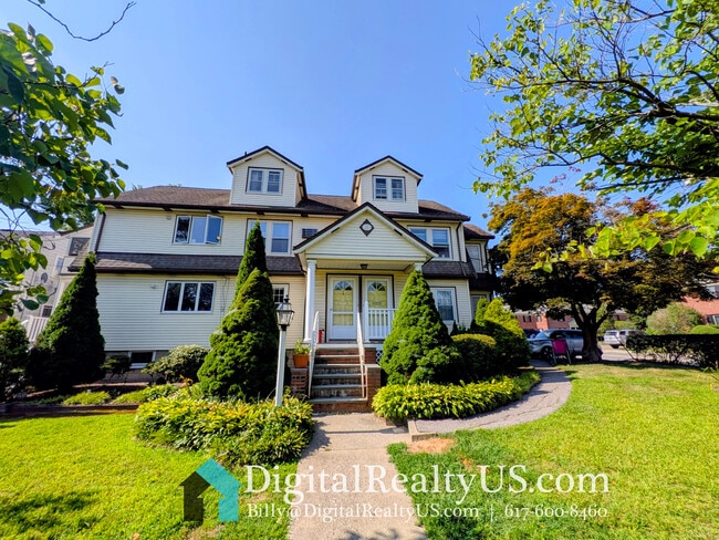 336 Orchard St, Unit 336 Orchard Street in Watertown, MA - Foto de edificio - Building Photo