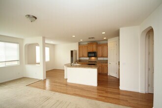 4713 Battles Ct in Elk Grove, CA - Building Photo - Building Photo