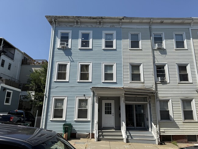 27 Woodward St, Unit 3
