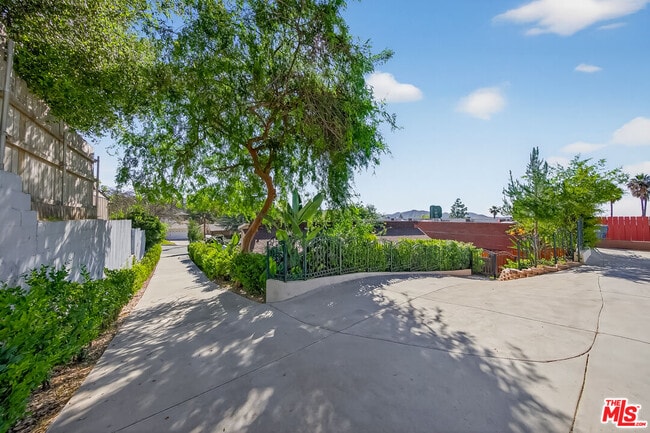 4603 Ocean View Blvd in La Cañada Flintridge, CA - Building Photo - Building Photo