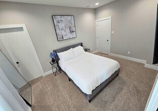 8326 Curry Rd in Houston, TX - Building Photo - Building Photo