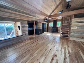 3715 SW Donovan St, Unit #2 in Seattle, WA - Building Photo - Building Photo