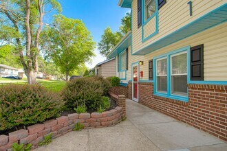 9411 Fairwood Dr in Kansas City, MO - Building Photo - Building Photo