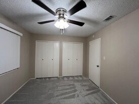 1615 Wycombe St in San Antonio, TX - Building Photo