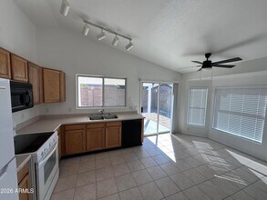 3043 W Covey Ln in Phoenix, AZ - Foto de edificio - Building Photo