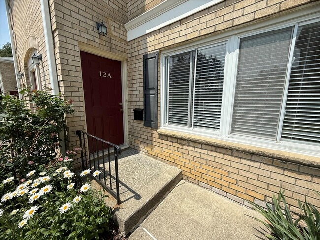 250 Beechwood Ave in Poughkeepsie, NY - Building Photo - Building Photo
