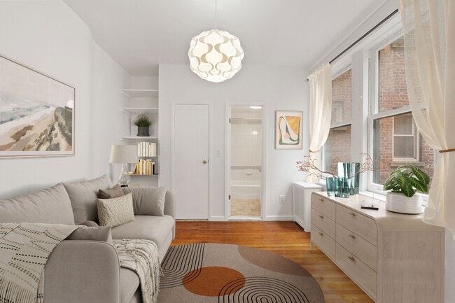 property at 140 W 71st St