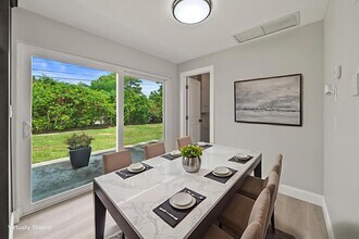2071 W Carrol Cir in West Palm Beach, FL - Building Photo - Building Photo