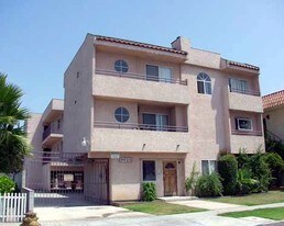 9628 Aviation Blvd in Los Angeles, CA - Building Photo