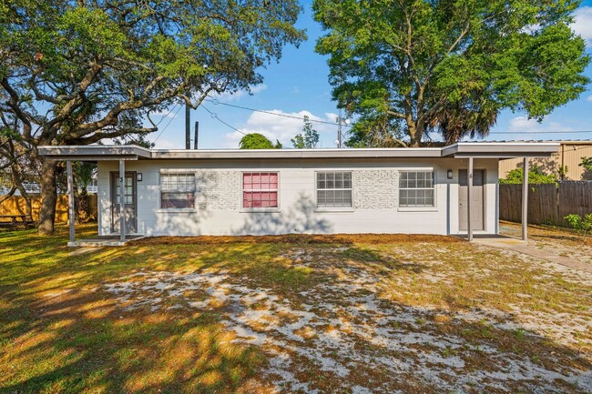 718 Eglin Pkwy NE in Fort Walton Beach, FL - Building Photo - Building Photo