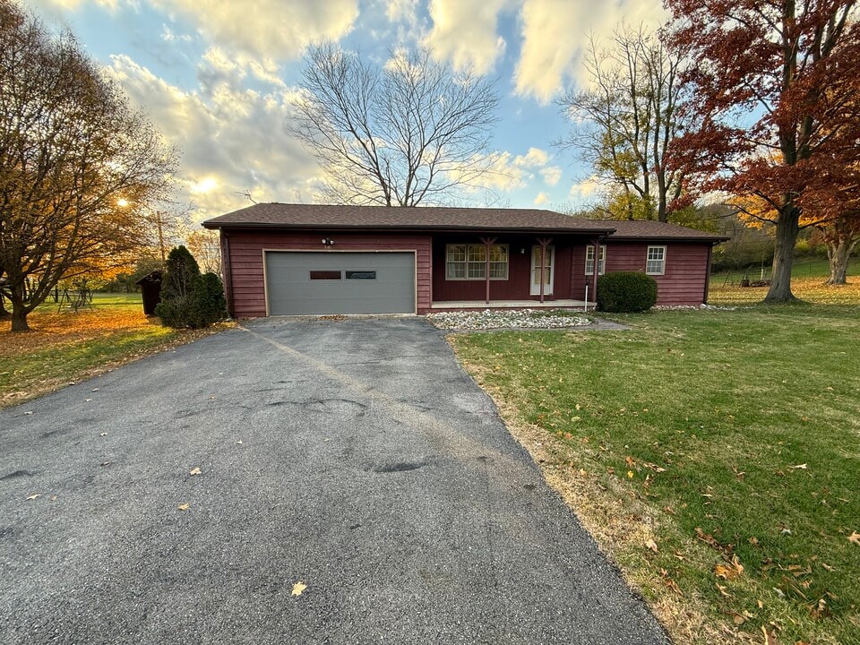 18 Circle Dr in Richmond, IN - Building Photo