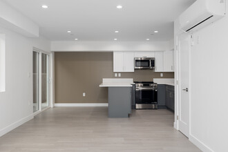 Fairfax Townhomes in Los Angeles, CA - Foto de edificio - Interior Photo