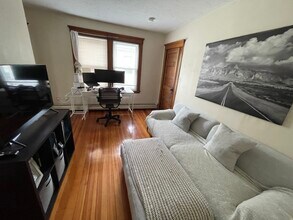 127 Belgrade Ave, Unit 2 in Boston, MA - Building Photo - Building Photo