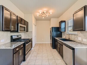 2012 Langdale Ln in Austin, TX - Building Photo - Building Photo