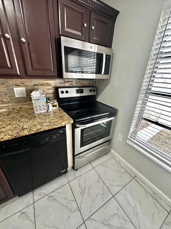 property at 4158 Inverrary Dr