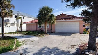 3005 Gulf Blvd in Belleair Beach, FL - Building Photo
