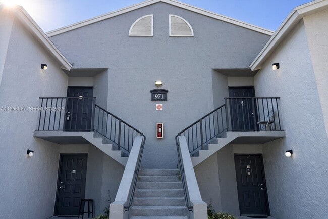 971 Lake Terry Dr in West Palm Beach, FL - Building Photo - Building Photo