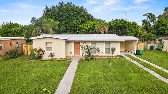 property at 351 SE Solaz Ave