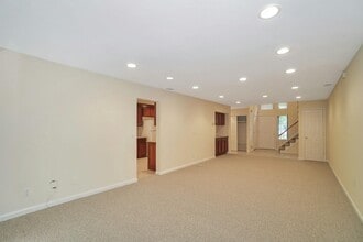 23 Meadowood Dr in Jericho, NY - Building Photo - Building Photo