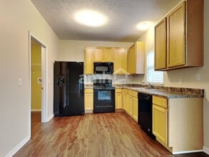 609 Panzeretta Dr in Walton, KY - Foto de edificio - Building Photo