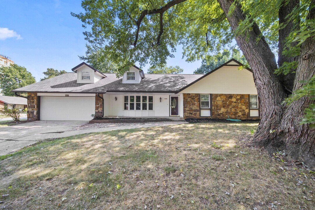 11401 S 98th E Ave in Bixby, OK - Building Photo