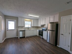 3413 Sullivan Ln, Unit B in Millbrook, AL - Foto de edificio - Building Photo