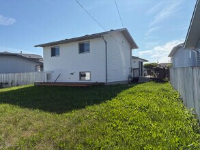 10-19 9 Street Close in Cold Lake, AB - Building Photo - Building Photo