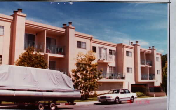 1101 San Anselmo Ave in Millbrae, CA - Foto de edificio