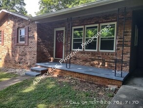 509 Wilson Ave in Swannanoa, NC - Building Photo - Building Photo
