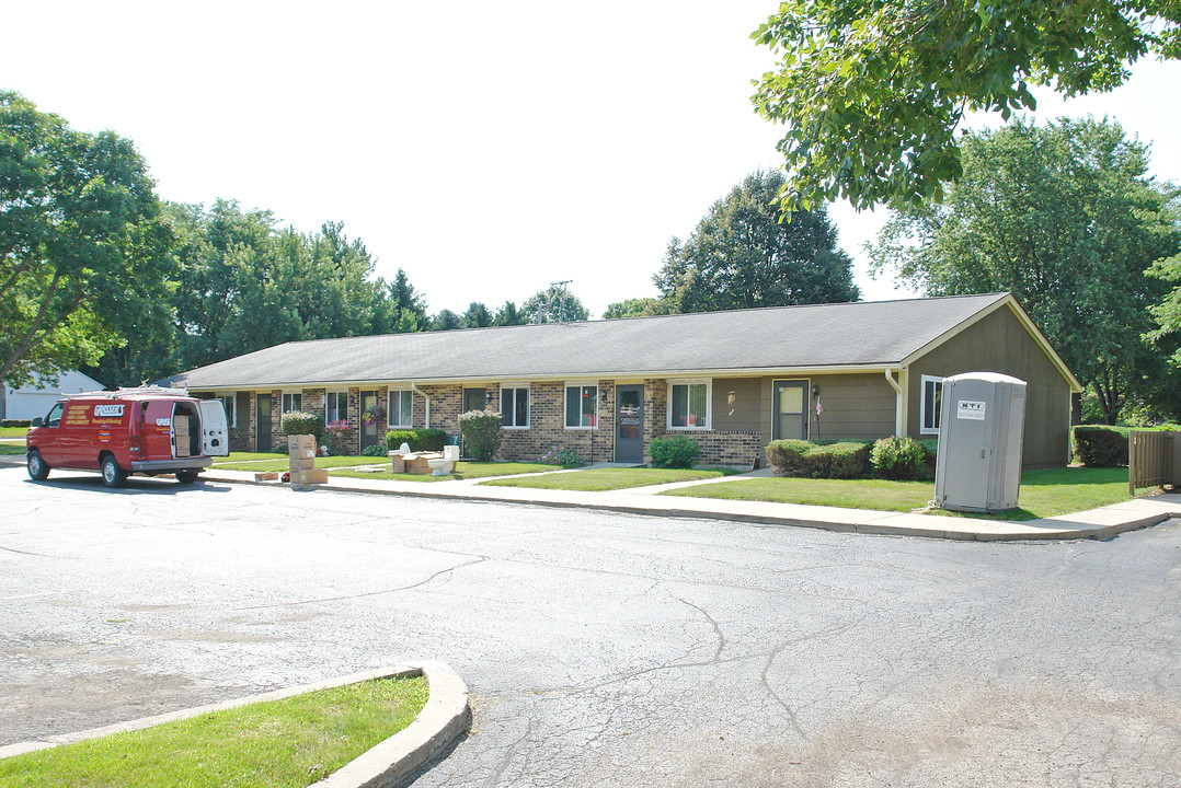 103 E 9th St in Pecatonica, IL - Building Photo