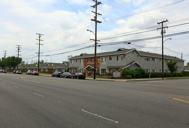 Woodruff Apartments in Bellflower, CA - Building Photo - Building Photo